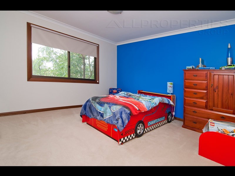 9 HYDRABAD STREET, Regents Park QLD 4118