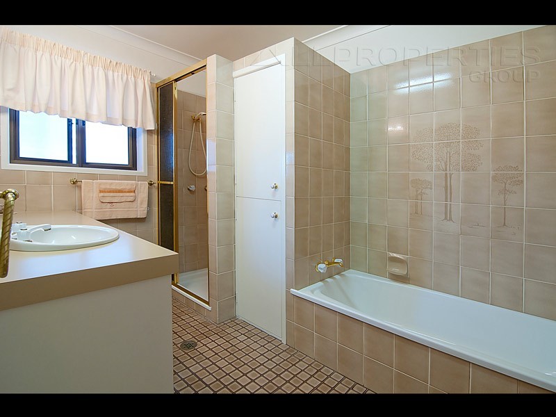 4 Aland Court, Brassall QLD 4305