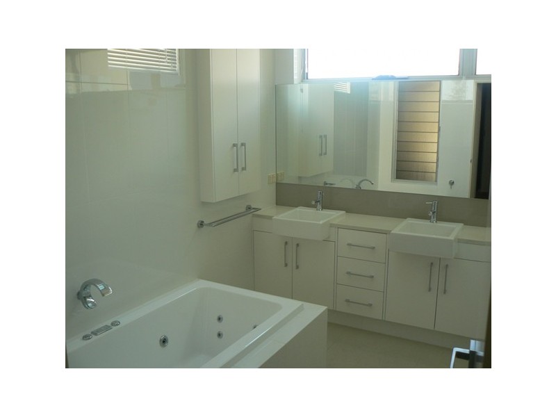 4/17 Anne Avenue, Broadbeach QLD 4218