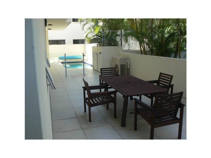 4/17 Anne Avenue, Broadbeach QLD 4218