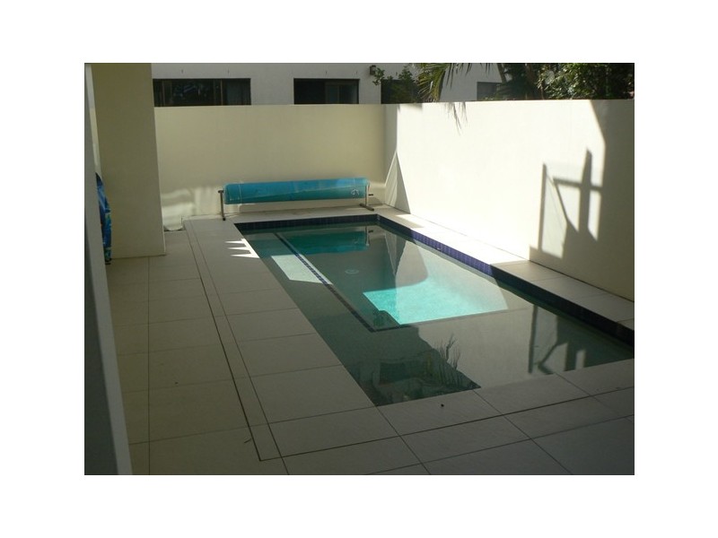 4/17 Anne Avenue, Broadbeach QLD 4218