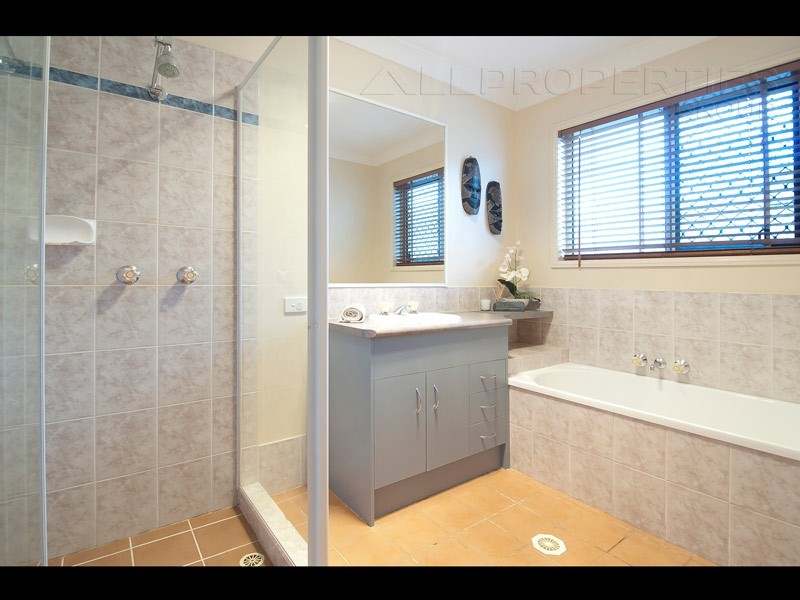 23 Hyde Pl, Forest Lake QLD 4078