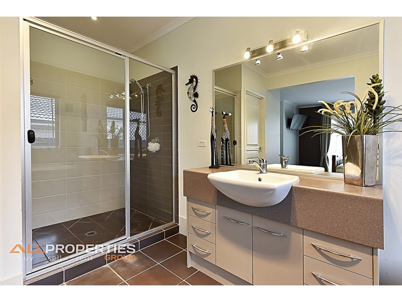 4 Damson Street, Heathwood QLD 4110