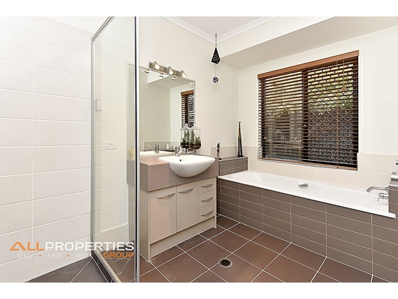 4 Damson Street, Heathwood QLD 4110