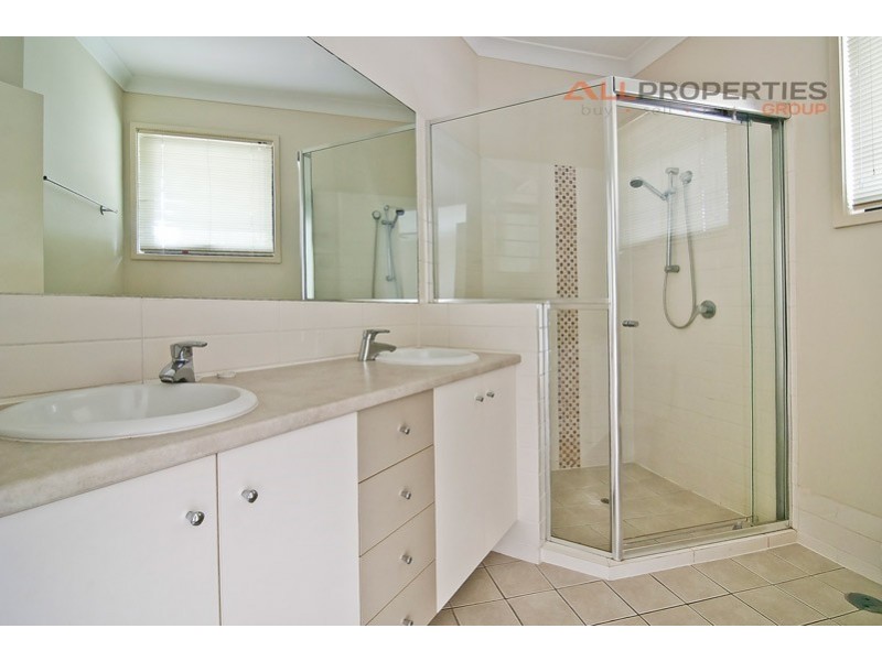 20 Elm Place, Heathwood QLD 4110