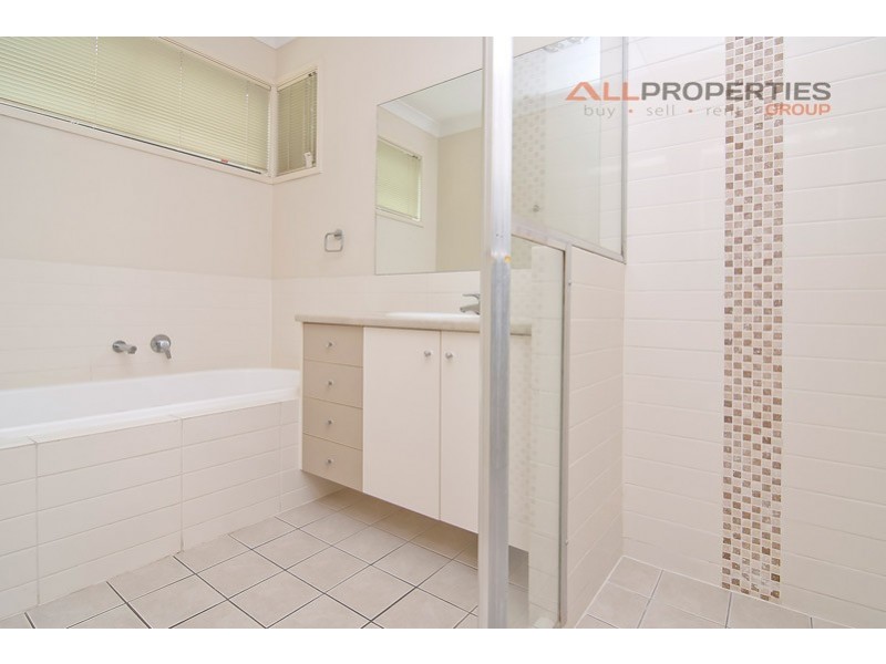 20 Elm Place, Heathwood QLD 4110