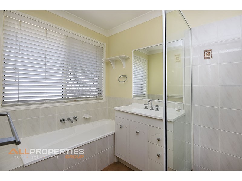 6 Robusta Place, Forest Lake QLD 4078