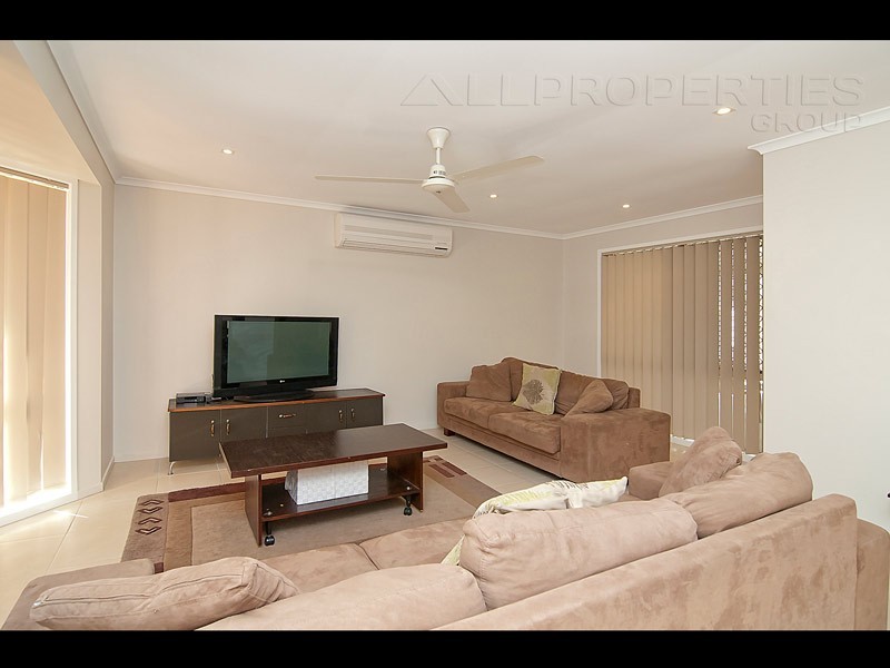 131 Emerald Drive, Regents Park QLD 4118
