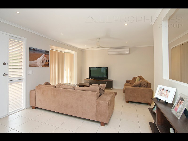 131 Emerald Drive, Regents Park QLD 4118