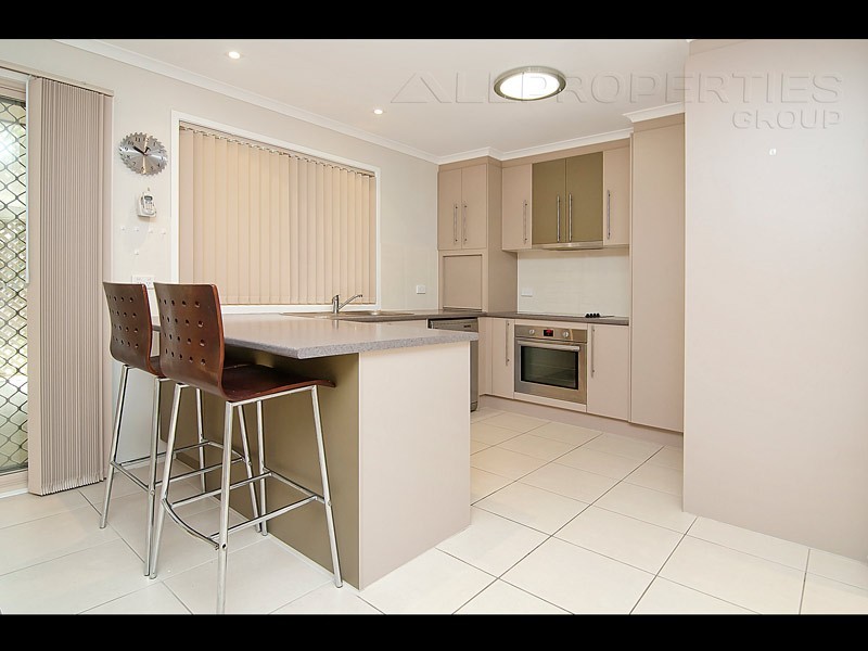 131 Emerald Drive, Regents Park QLD 4118
