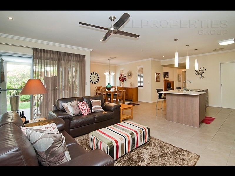 3 Sandalwood St, Heathwood QLD 4110