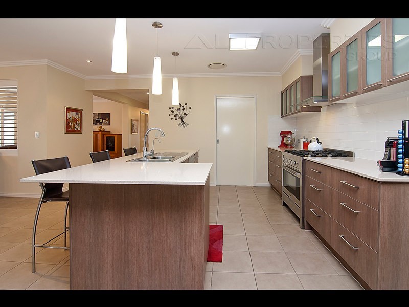 3 Sandalwood St, Heathwood QLD 4110