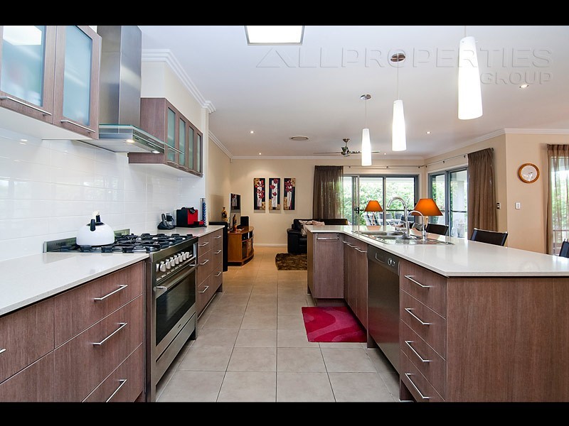 3 Sandalwood St, Heathwood QLD 4110