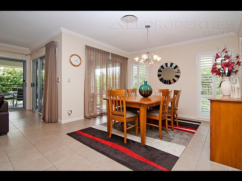 3 Sandalwood St, Heathwood QLD 4110