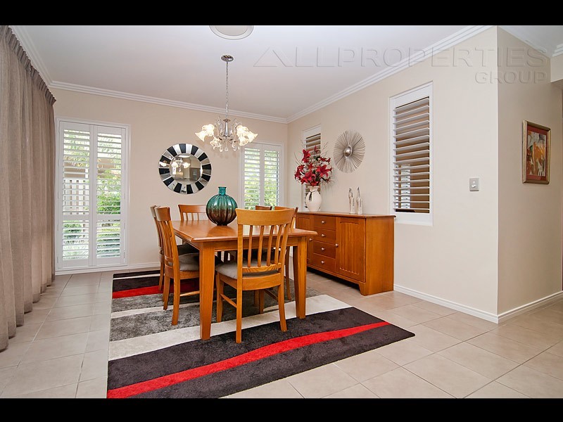 3 Sandalwood St, Heathwood QLD 4110