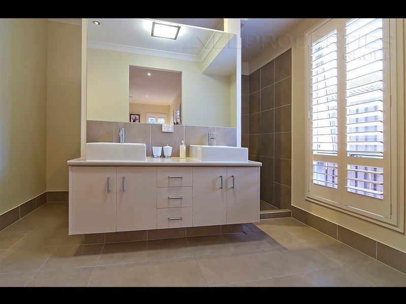 3 Sandalwood St, Heathwood QLD 4110