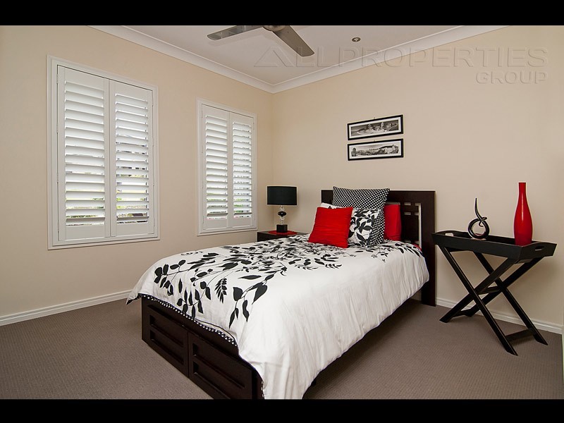 3 Sandalwood St, Heathwood QLD 4110