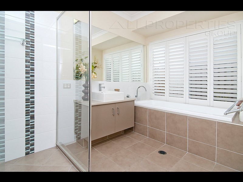 3 Sandalwood St, Heathwood QLD 4110