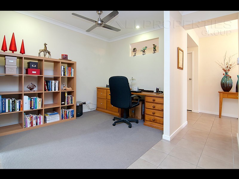 3 Sandalwood St, Heathwood QLD 4110