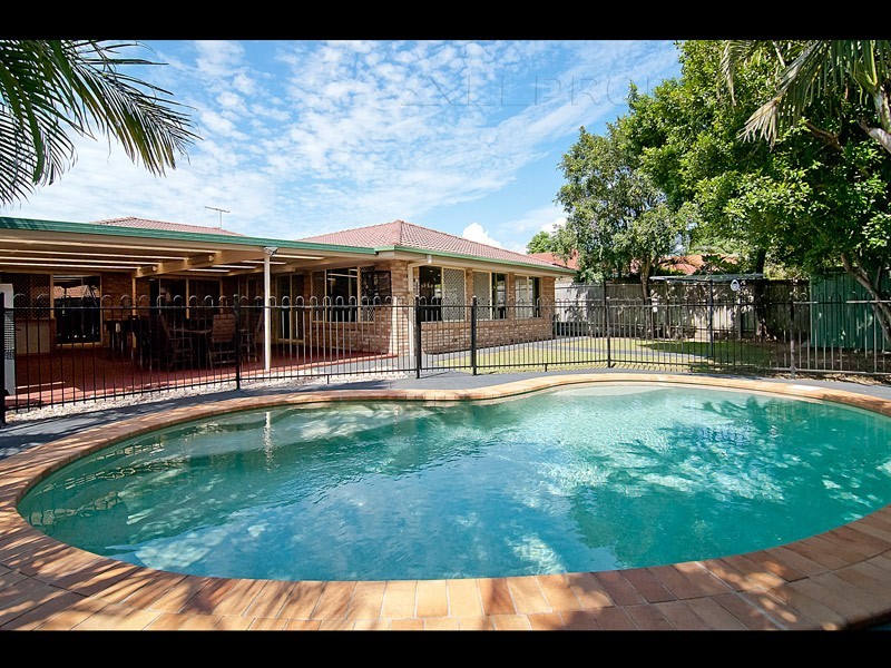 15 Bellfield Cres, Parkinson QLD 4115