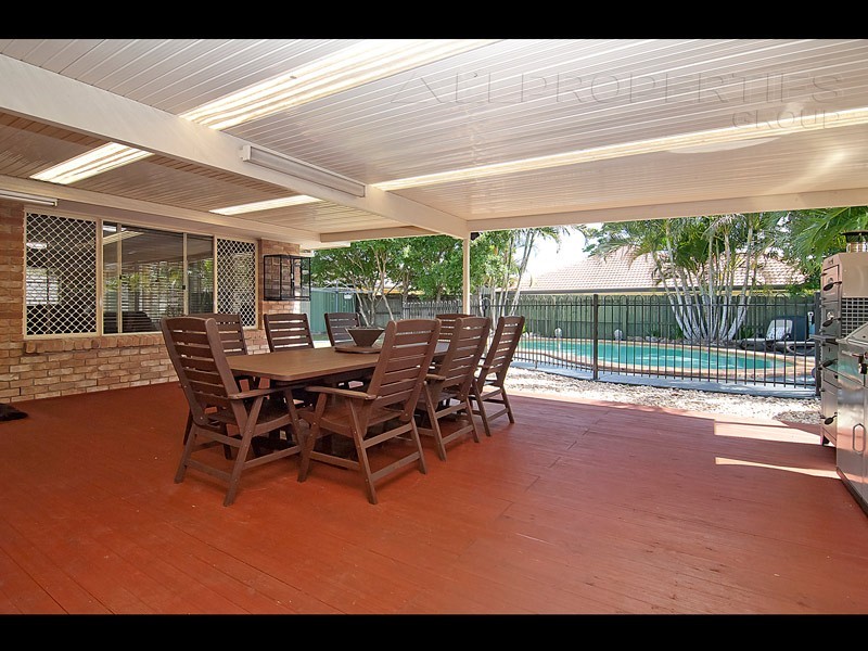 15 Bellfield Cres, Parkinson QLD 4115