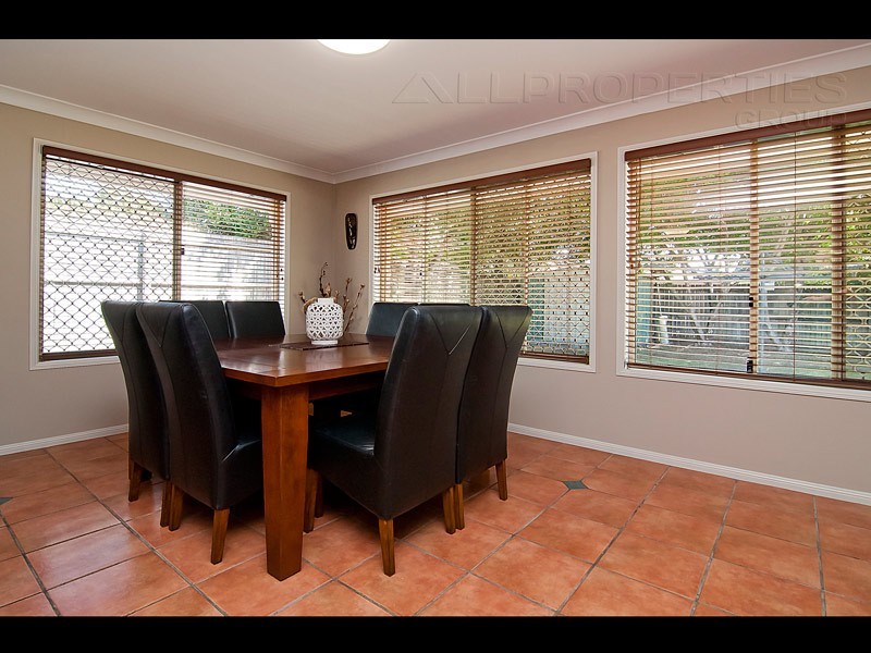 15 Bellfield Cres, Parkinson QLD 4115