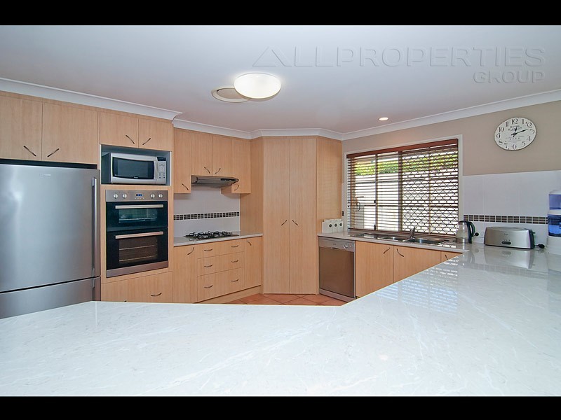 15 Bellfield Cres, Parkinson QLD 4115