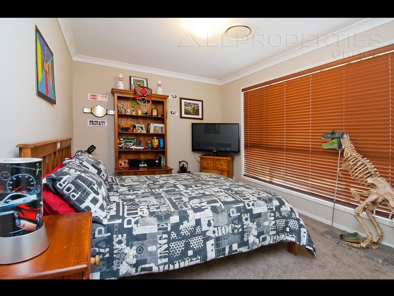 15 Bellfield Cres, Parkinson QLD 4115