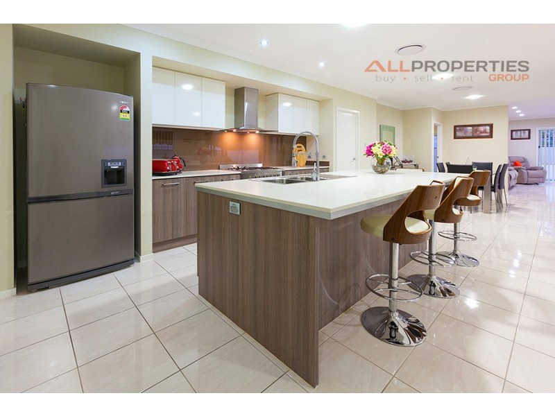 81 Parkwood Drive, Heathwood QLD 4110