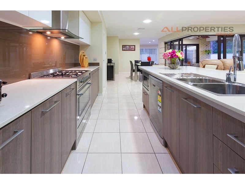 81 Parkwood Drive, Heathwood QLD 4110