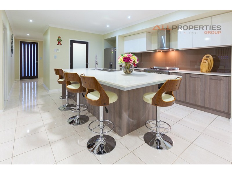 81 Parkwood Drive, Heathwood QLD 4110