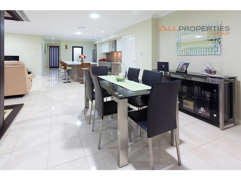 81 Parkwood Drive, Heathwood QLD 4110