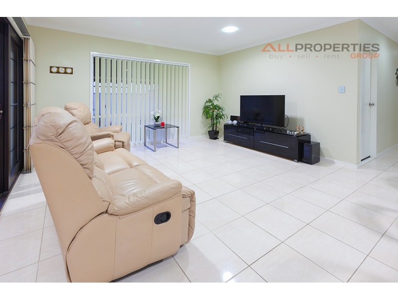 81 Parkwood Drive, Heathwood QLD 4110