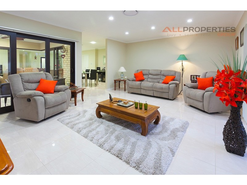 81 Parkwood Drive, Heathwood QLD 4110