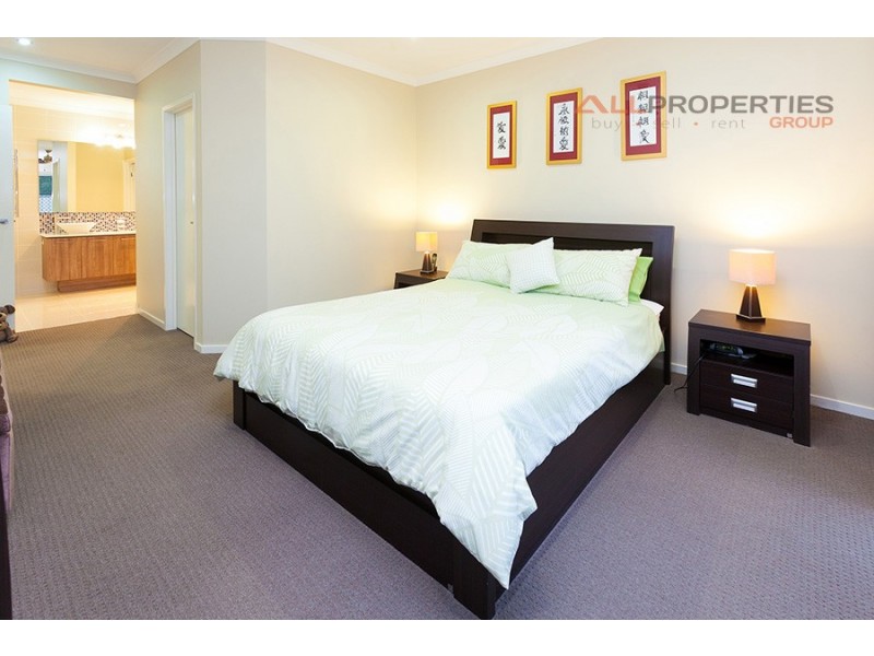 81 Parkwood Drive, Heathwood QLD 4110