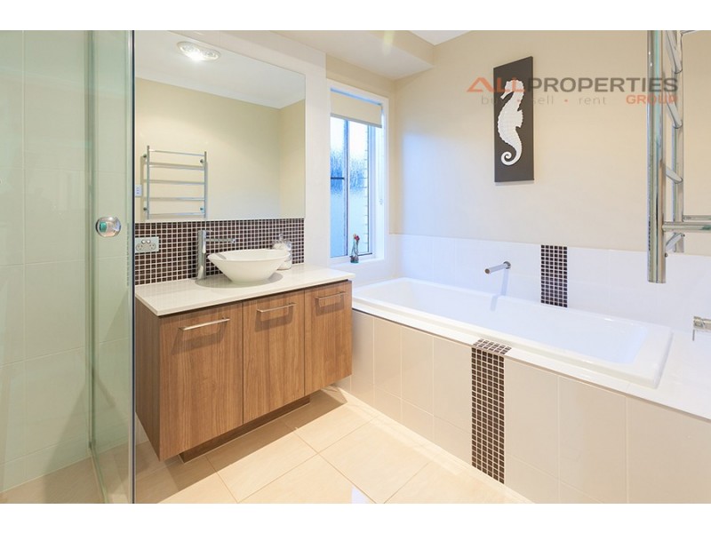 81 Parkwood Drive, Heathwood QLD 4110