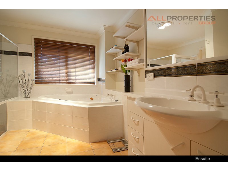 32 Alexandrina Circuit, Forest Lake QLD 4078