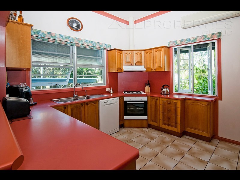 70 Falkland Street West, Heathwood QLD 4110