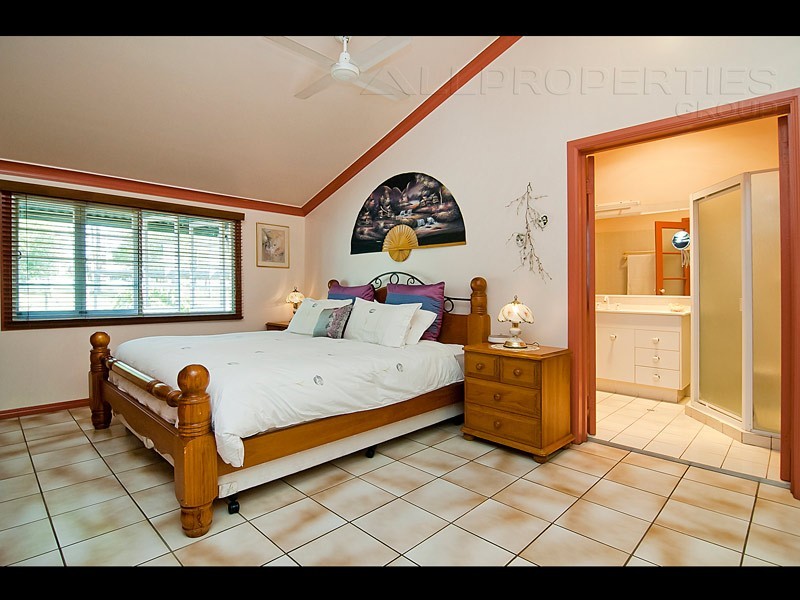 70 Falkland Street West, Heathwood QLD 4110