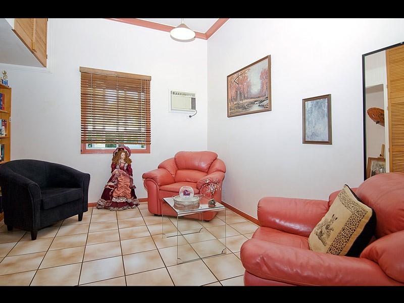 70 Falkland Street West, Heathwood QLD 4110