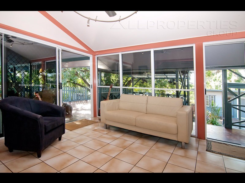 70 Falkland Street West, Heathwood QLD 4110