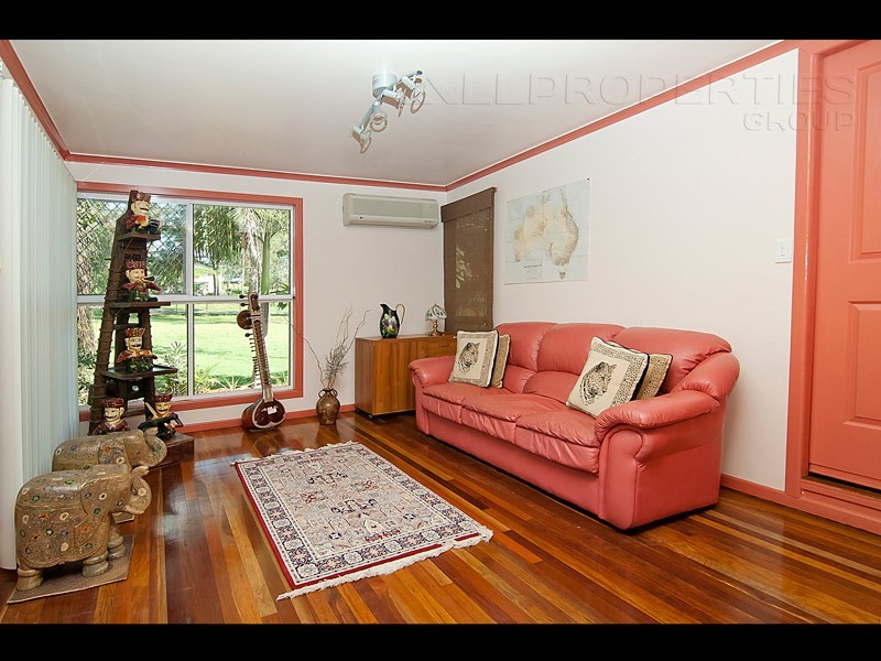 70 Falkland Street West, Heathwood QLD 4110