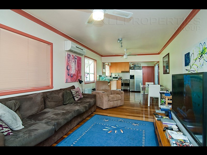 70 Falkland Street West, Heathwood QLD 4110