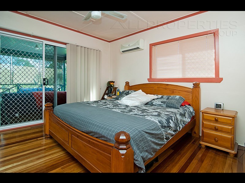 70 Falkland Street West, Heathwood QLD 4110