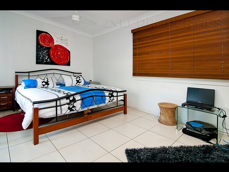 70 Falkland Street West, Heathwood QLD 4110