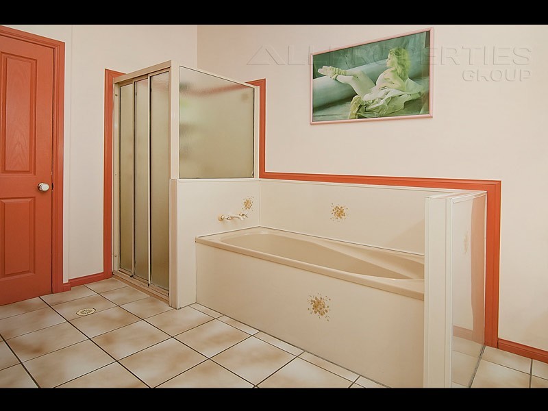 70 Falkland Street West, Heathwood QLD 4110