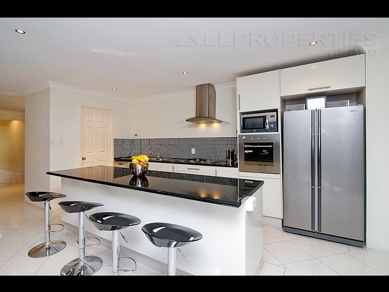 25 Moran Cr, Forest Lake QLD 4078