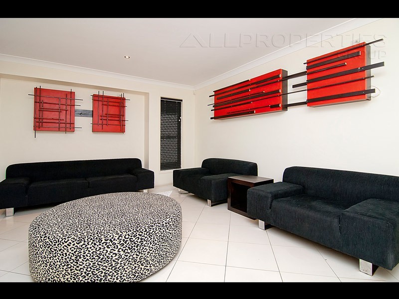 25 Moran Cr, Forest Lake QLD 4078