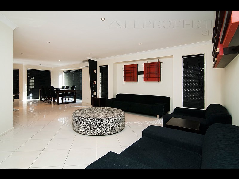 25 Moran Cr, Forest Lake QLD 4078