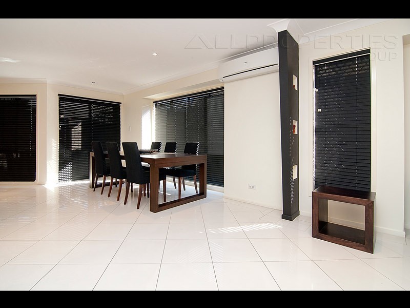 25 Moran Cr, Forest Lake QLD 4078